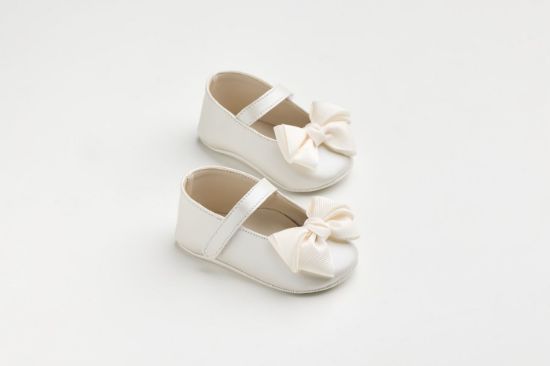 Μπαλαρίνα αγκαλιάς σε εκρού τεχνόδερμα με χειροποίητο εκρού γκρο φιόγκο