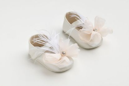 Μπαλαρίνα αγκαλιάς εκρού τεχνόδερμα με χειροποίητο διακοσμητικό σε σομον και off white φτερό