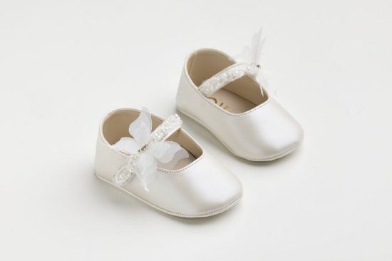 Μπαλαρίνα αγκαλιάς σε εκρού τεχνόδερμα με χάντρες, πέρλες και off white πεταλούδα με στρας