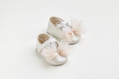 Εικόνα της K617B - Μπαλαρίνα αγκαλιάς σε εκρού τεχνόδερμα με χειροποίητο διακοσμητικό από λευκό γκλίτερ - σομόν τούλι και φτερά