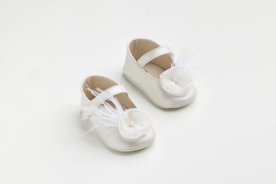 Μπαλαρίνα αγκαλιάς σε εκρού τεχνόδερμα με χειροποίητο off white λουλούδι και φτερά