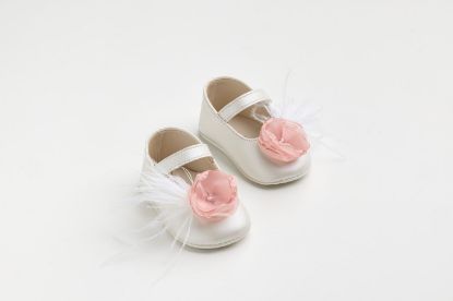 Εικόνα της K618P - Μπαλαρίνα αγκαλιάς σε εκρού τεχνόδερμα με χειροποίητο σάπιο μήλο λουλούδι και φτερά