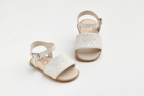 Σανδάλι για τα πρώτα βήματα σε εκρού ματ γκλίτερ και εκρού δέρμα