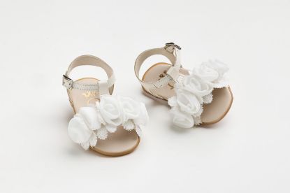 Σανδάλι για τα πρώτα βήματα σε εκρού δέρμα και off white λουλούδια