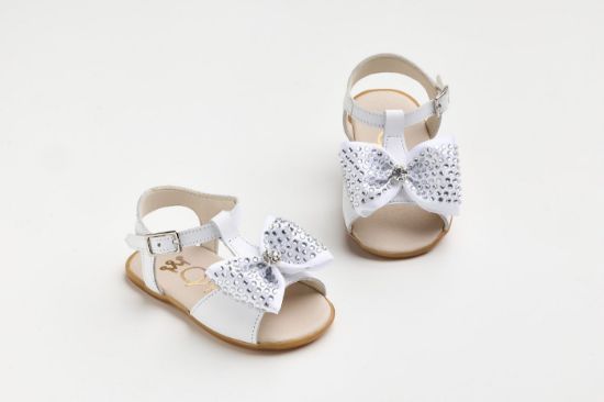 Σανδάλι για τα πρώτα βήματα σε λευκό δέρμα και χειροποίητο φιόγκο με στρας