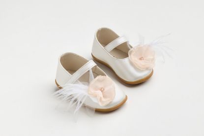 Μπαλαρίνα για τα πρώτα βήματα σε εκρού τεχνόδερμα με χειροποίητο σομόν λουλούδι γκλίτερ τούλι και φτερά