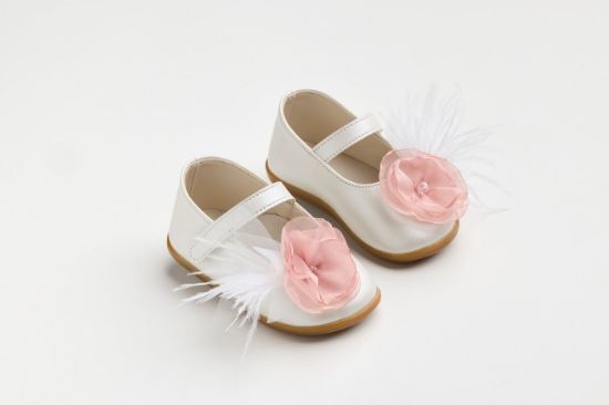 Εικόνα της K631E - Μπαλαρίνα για τα πρώτα βήματα σε εκρού τεχνόδερμα με χειροποίητο dusty pink λουλούδι γκλίτερ τούλι και φτερά