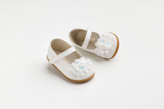 Εικόνα της K635A - Μπαλαρίνα για τα πρώτα βήματα σε λευκό συνθετικό καστόρ διακοσμημένο με κρύσταλλα και παγιέτες