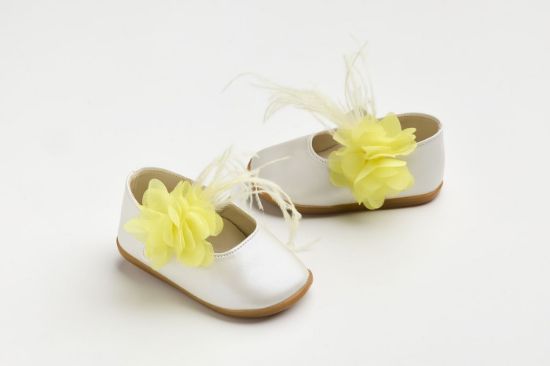 Εικόνα της K638K - Μπαλαρίνα για τα πρώτα βήματα με χειροποίητο κίτρινο λουλούδι και φτερά