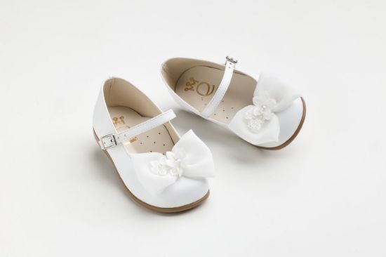 Μπαλαρίνα περπατήματος σε λευκό δέρμα με χειροποίητο φιόγκο από μουσελίνα