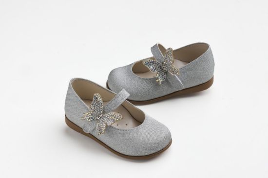 Μπαλαρίνα περπατήματος σε ασημί γκλιτερ με στρας πεταλούδα