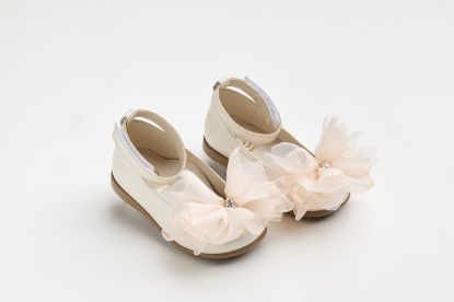 Εικόνα της K6125E - Μπαλαρίνα περπατήματος σε εκρού δέρμα με χειροποίητο διακοσμητικό από σομόν μουσελίνα και στρας