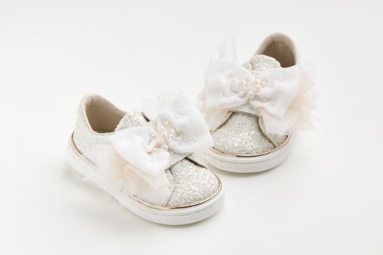 Sneaker περπατήματος σε off white ματ γκλιτερ με χειροποίητο off white φιόγκο από μουσελίνα