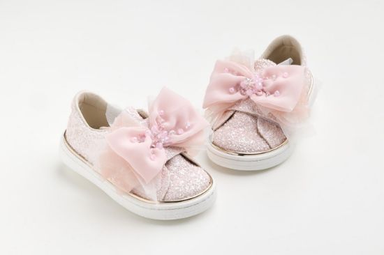 Εικόνα της K6130P - Sneaker περπατήματος σε ροζ ματ γκλίτερ με χειροποίητο ροζ φιόγκο από μουσελίνα