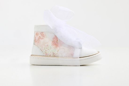 Μποτάκι περπατήματος σε λευκό δέρμα και διαφάνεια κεντημένη με παγιέτες