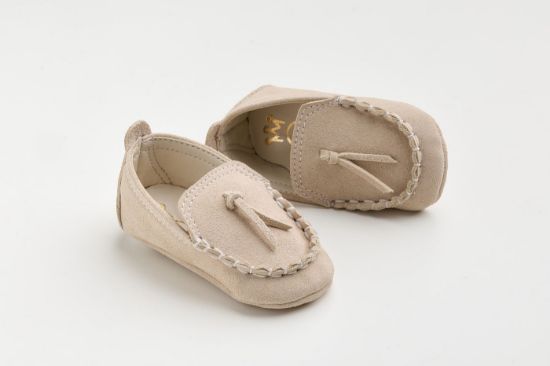 Παπουτσάκι αγκαλιάς σε μπεζ καστόρ δέρμα