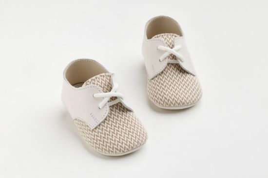 Εικόνα της A602E - παπουτσάκι αγκαλιάς σε εκρού λείο δέρμα και ύφασμα με μοτίβο