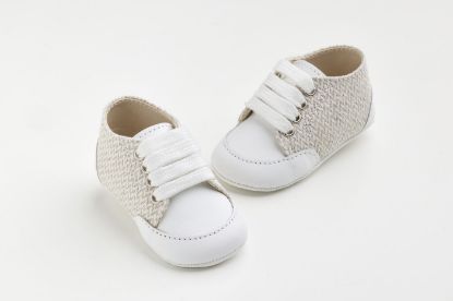 Εικόνα της A605A - παπουτσάκι αγκαλιάς σε λευκό λείο δέρμα και ύφασμα με μοτίβο