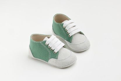 Εικόνα της A606X - παπουτσάκι αγκαλιάς σε λευκό καστόρ δέρμα και πράσινο ύφασμα