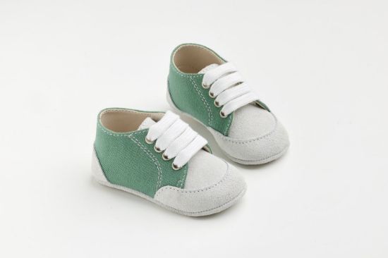 Εικόνα της A606X - παπουτσάκι αγκαλιάς σε λευκό καστόρ δέρμα και πράσινο ύφασμα