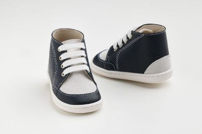 Μποτάκι σε μπλε δέρμα και λευκό καστόρ δέρμα, για τα πρώτα βήματα του μωρού σας