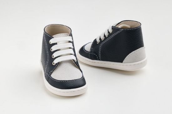 Μποτάκι σε μπλε δέρμα και λευκό καστόρ δέρμα, για τα πρώτα βήματα του μωρού σας