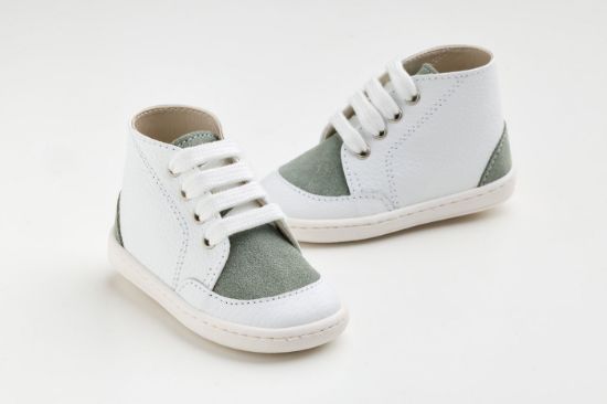 Μποτάκι σε λευκό δέρμα και μέντα καστόρ δέρμα, για τα πρώτα βήματα του μωρού σας
