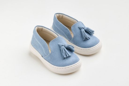 Slip on παπούτσι περπατήματος σε γαλάζιο καστόρ δέρμα και διακόσμηση με χειροποίητη δερμάτινη φούντα