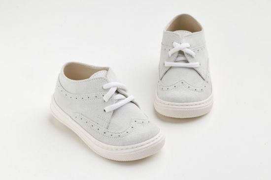 Παπουτσάκι περπατήματος σε λευκό καστόρ δέρμα