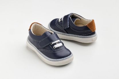 Παπουτσάκι περπατήματος σε μπλε λείο δέρμα, ταμπά καστόρ δέρμα και κλείσιμο με ελαστικό κορδόνι και Velcro