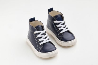 Μποτάκι περπατήματος σε μπλε λείο δέρμα και λεπτομέρεια από μπλε καστόρ δέρμα