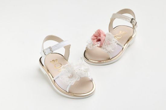 Εικόνα της K645A - Σανδάλι περπατήματος σε λευκό δέρμα και διαφάνεια με χειροποίητα off white λουλούδια