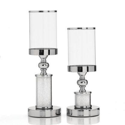 Σετ λαμπάδων γάμου με κρυστάλλινα κηροπήγια, ασημένιες λεπτομέρειες και λευκά αρωματικά κεριά.