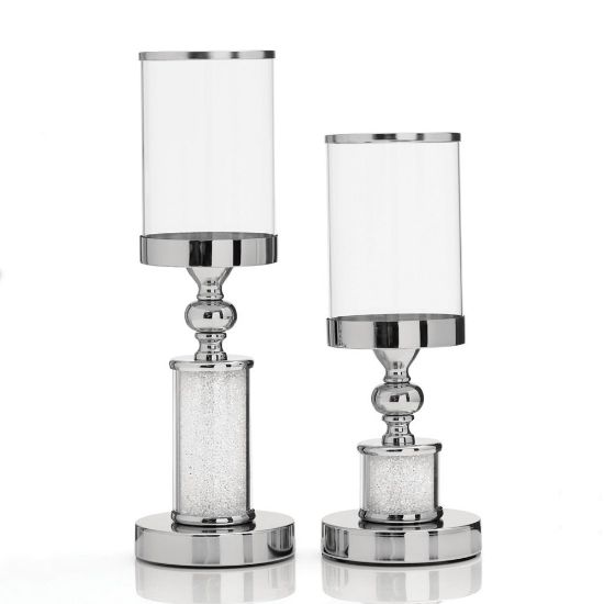 Σετ λαμπάδων γάμου με κρυστάλλινα κηροπήγια, ασημένιες λεπτομέρειες και λευκά αρωματικά κεριά.