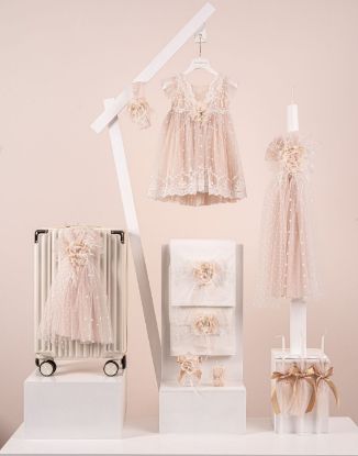 Πολυτελές σετ βάπτισης για κορίτσι με δαντέλα σε ρομαντικές κρεμ αποχρώσεις