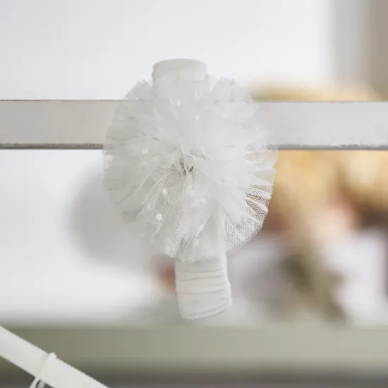 κορδέλα μαλλιών διακοσμημένη με πλούσιο τούλινο λουλούδι