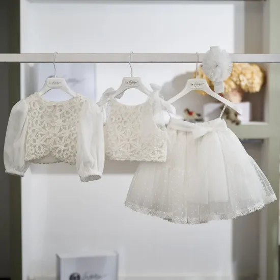 κομψό βαπτιστικό σύνολο σε off white απόχρωση