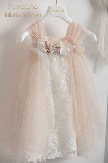 Κομψό βαπτιστικό φόρεμα σε προσφορά